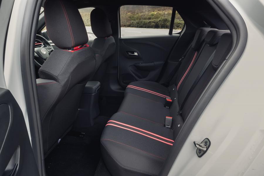 Интерьер Vauxhall Corsa SRi (F) 2019 года  (фото 8 из 80)